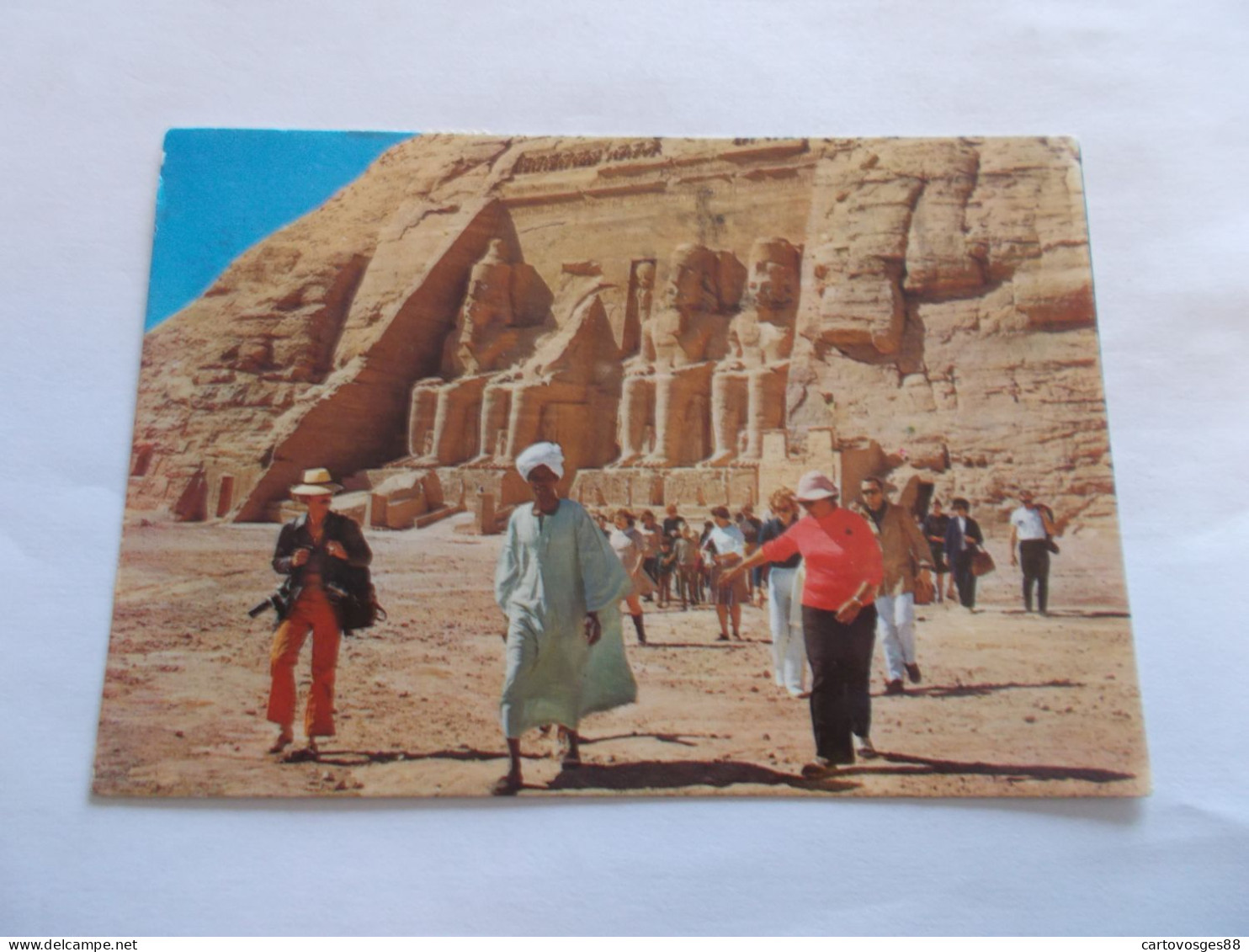 ABOU SIMBEL  ( EGYPTE  EGYPT )  ROCK TEMPLE OF RAMSES II  TRES ANIMEES GUIDES ET TOURISTES 3 BEAUX TIMBRES 1986 - Gizeh