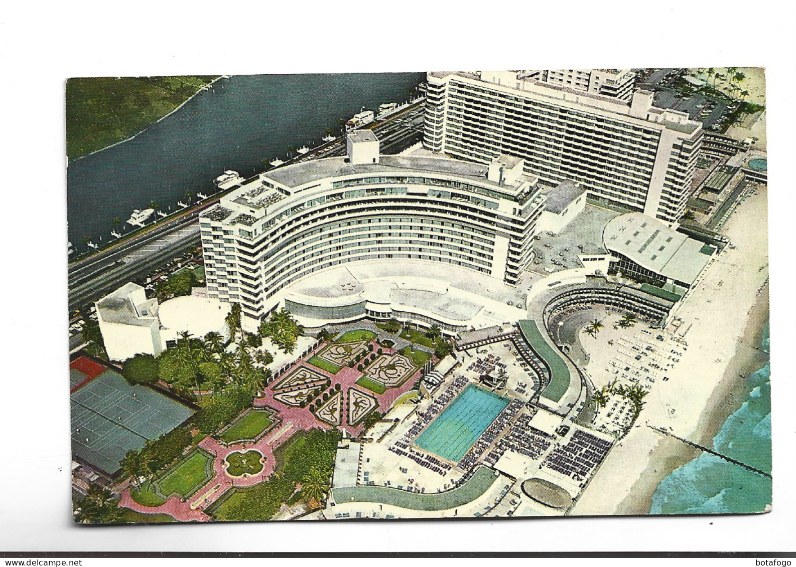 CPM    MIAMI BEACH, FONTAINEBLEAU , (voir Timbres) - Miami Beach