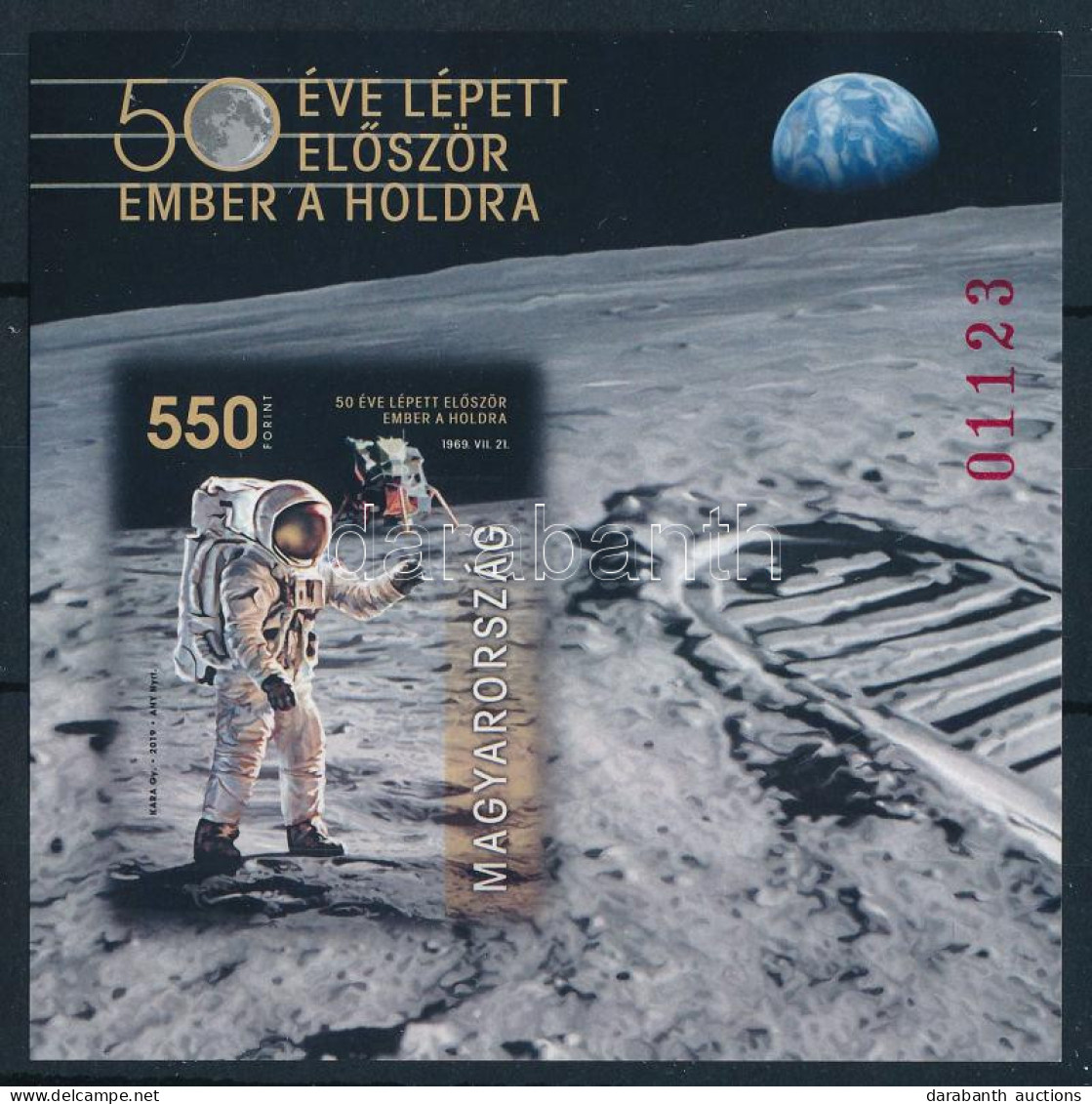 ** 2019 50 éve Lépett Először Ember A Holdra Vágott Blokk (8.000) - Other & Unclassified