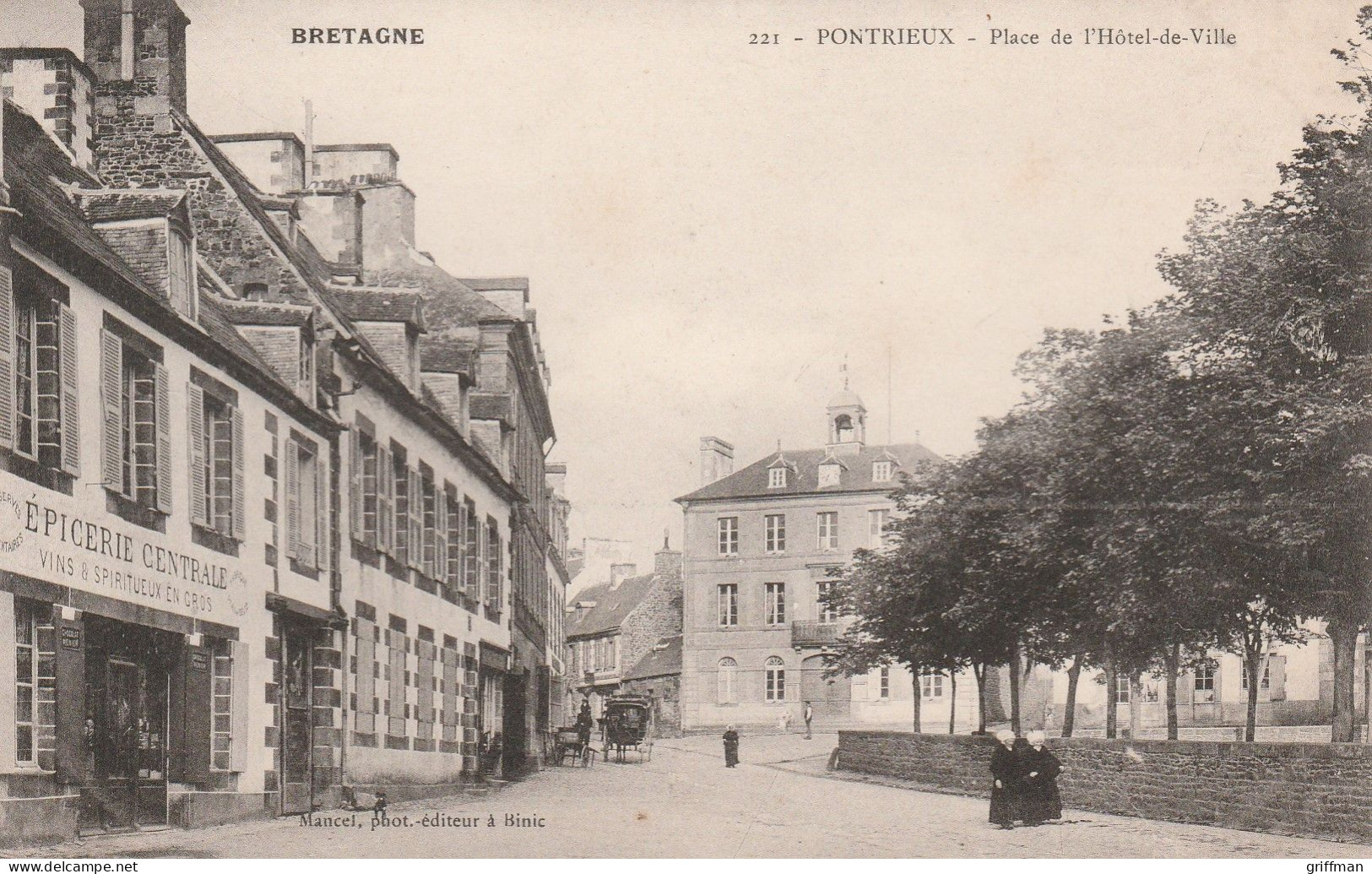 PONTRIEUX PLACE DE L'HOTEL DE VILLE TBE - Pontrieux