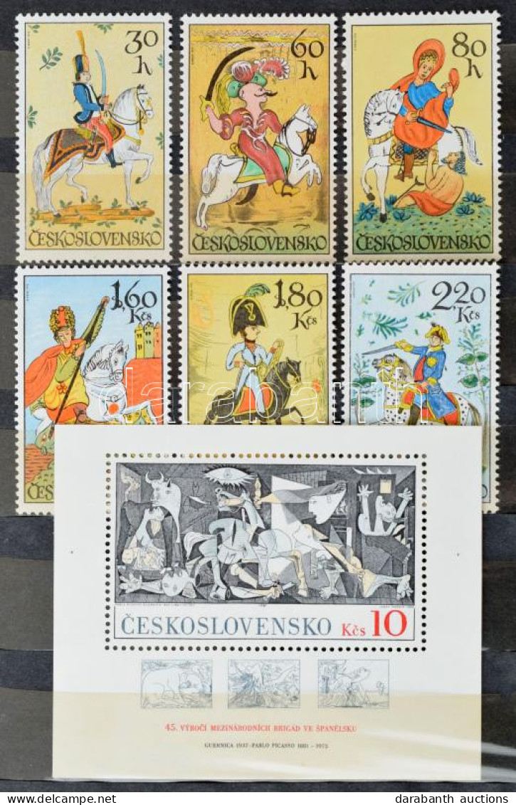 ** Csehszlovákia 1971-1989 Postatiszta Kis Tétel, Benne 13 Db Sor, 11 Db Blokk és 1 Db Bélyegfüzet, 8 Lapos Kis Berakóba - Other & Unclassified