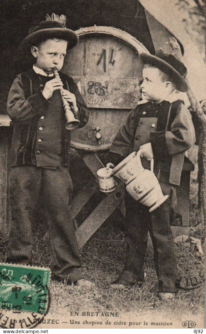 CPA 29 - BEUZEC (Finistère) - Une Chpine De Cidre Pour Le Musicien - Beuzec-Cap-Sizun