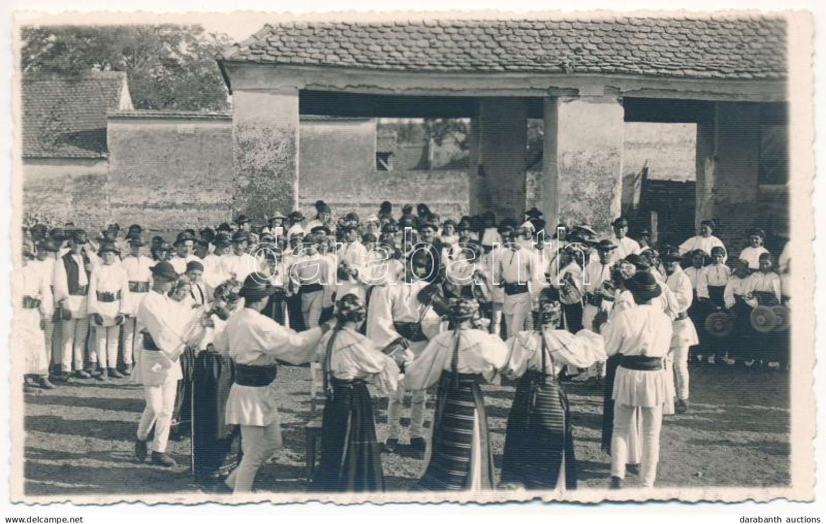 * T2 Vesztény, Vestem, Westen (Szeben); Hora / Rumänischer Reigentanz / Roamian Folk Dance. Foto Orig. J. Fischer 1938 1 - Unclassified