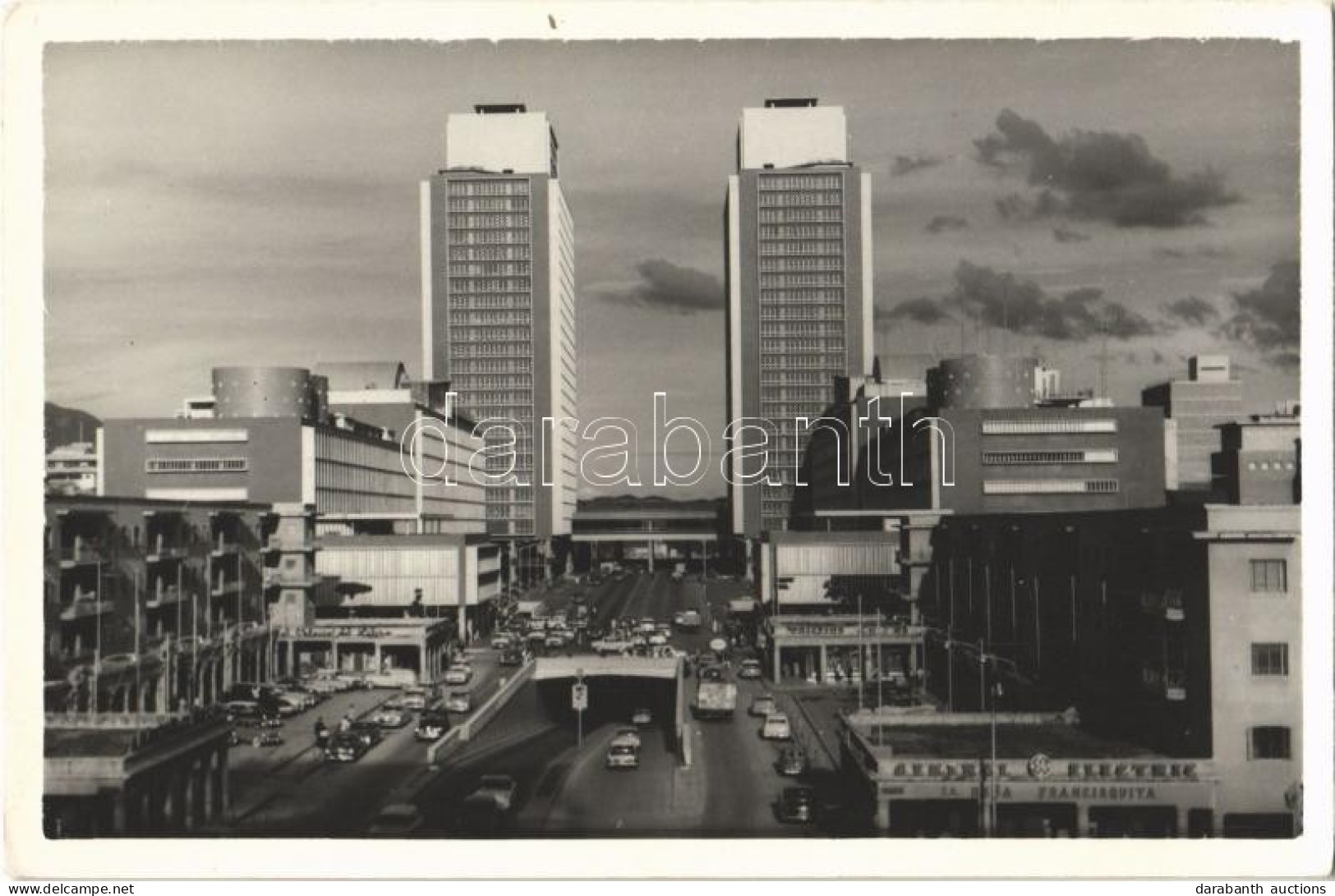 ** T1/T2 Caracas, Centro Simón Bolívar, General Electric / Towers, Automobiles, Photo - Ohne Zuordnung