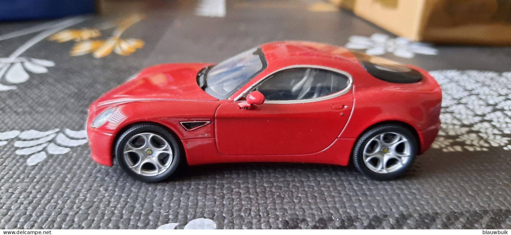 Cararama Alfa Romeo 8C Coupe Red 2003 1:43 - Cararama (Oliex)