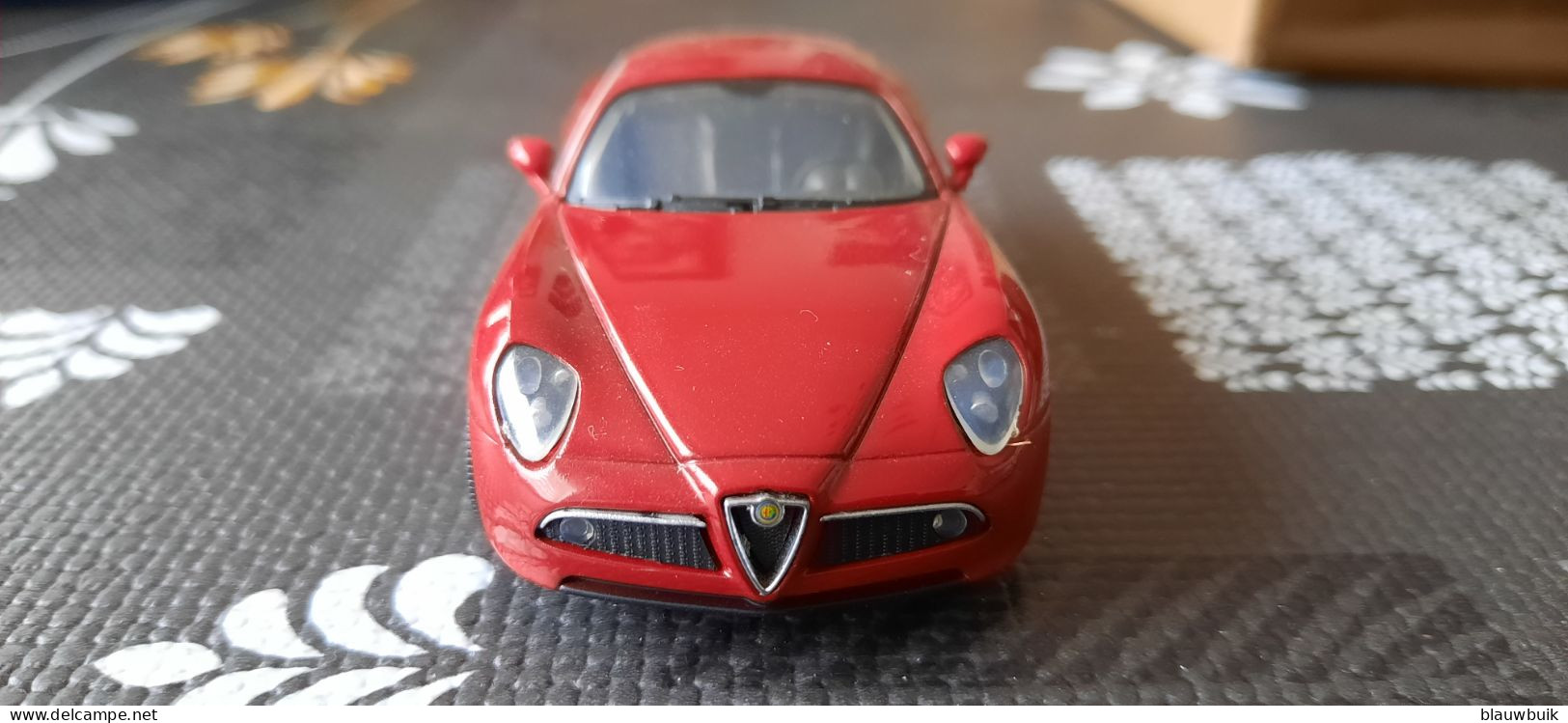 Cararama Alfa Romeo 8C Coupe Red 2003 1:43 - Cararama (Oliex)