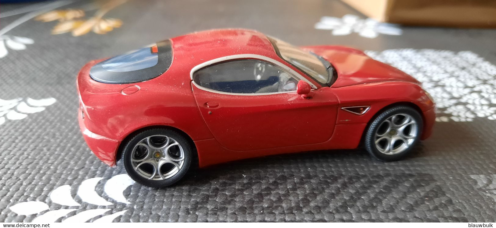 Cararama Alfa Romeo 8C Coupe Red 2003 1:43 - Cararama (Oliex)