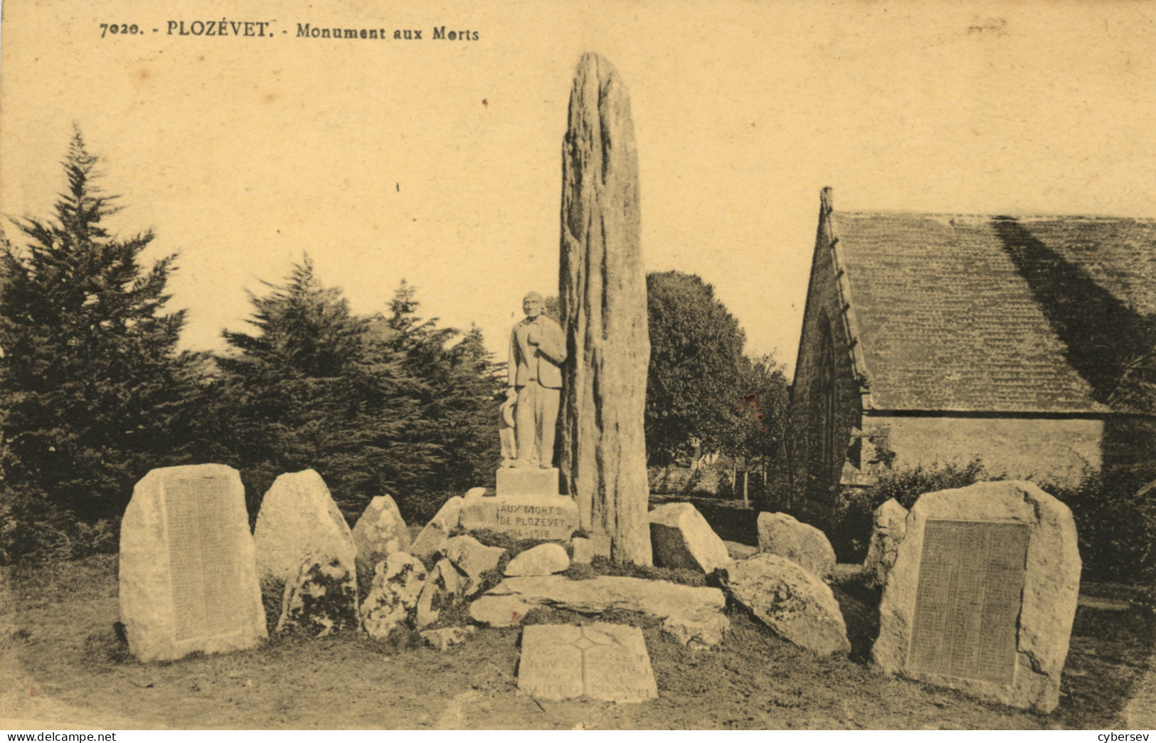 PLOZEVET - Monument Aux Morts 1914 - 1918 - Plozevet