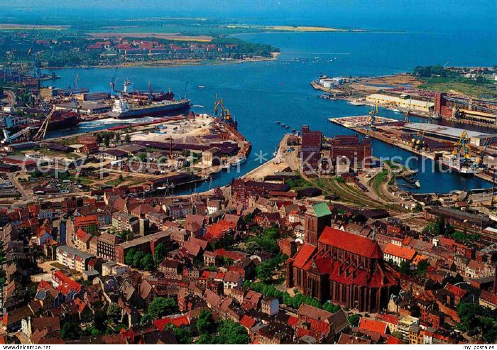 72649389 Wismar Mecklenburg Altstadt Mit Nikolaikirche Und Hafen Fliegeraufnahme - Wismar