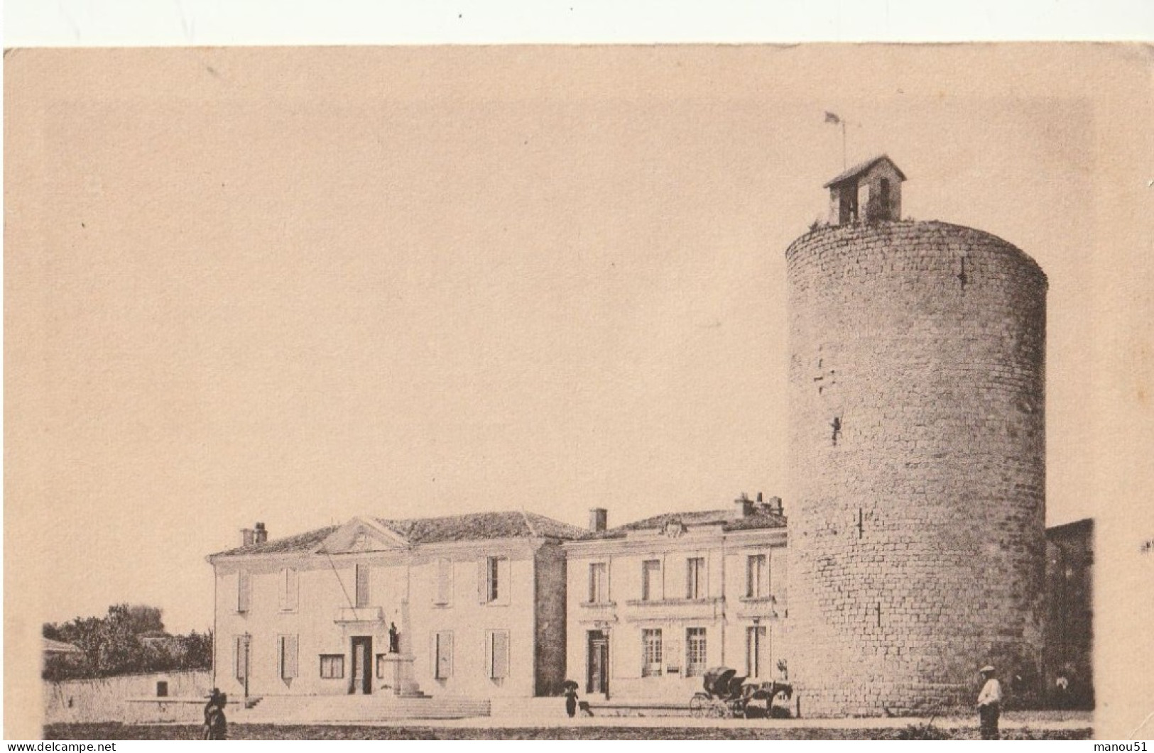 AULNAY  Le Donjon, La Poste Et L"Hôtel De Ville - Aulnay