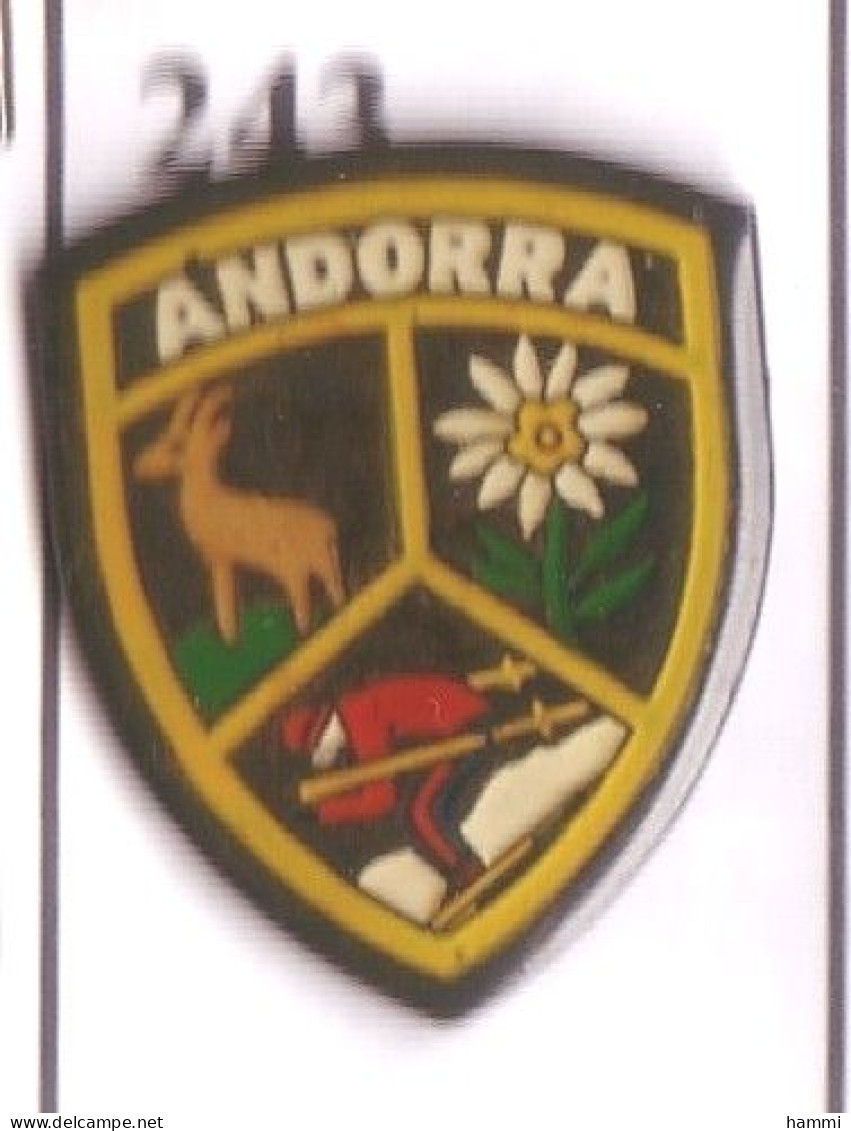 G243 Pin's Spain España Espagne Andorre Andorra Ski Chamois Fleur Edelweiss écusson Blason Achat Immédiat - Invierno