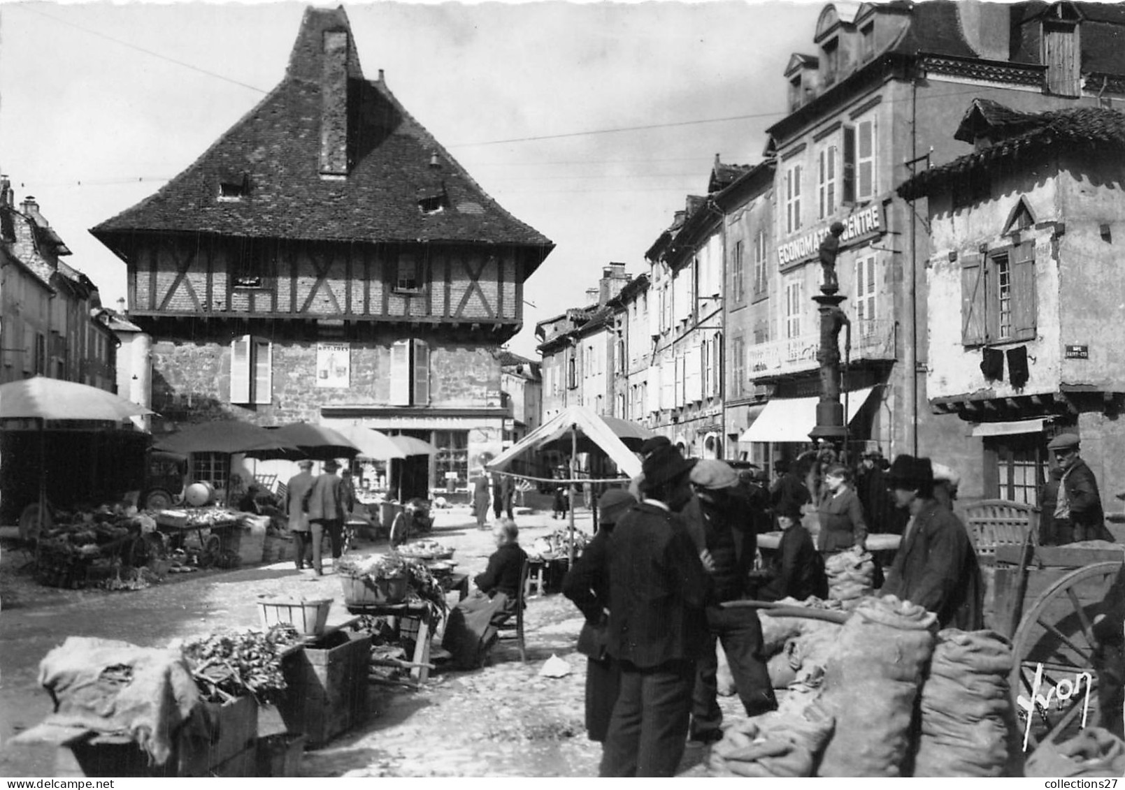 46-SAINT-CERE- PLACE DU MERCADIAL - Saint-Céré