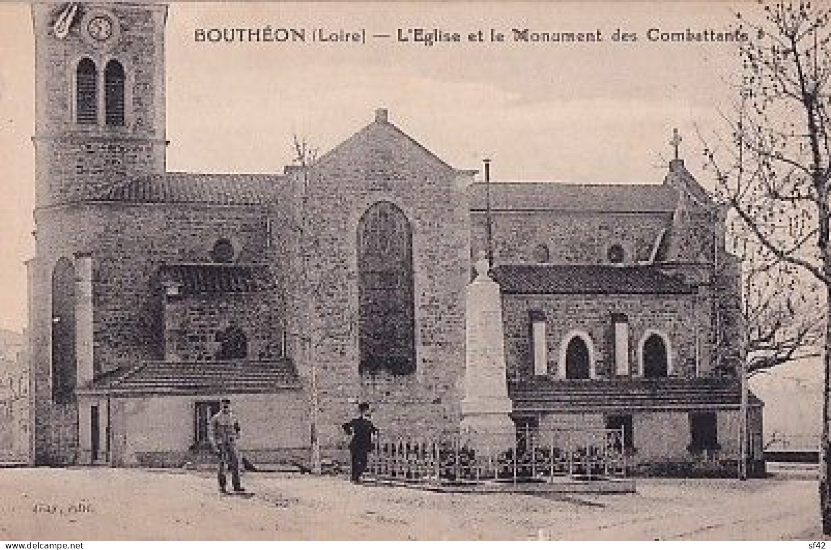 BOUTHEON           L église Et Le Monument Des Combattants - Andrézieux-Bouthéon
