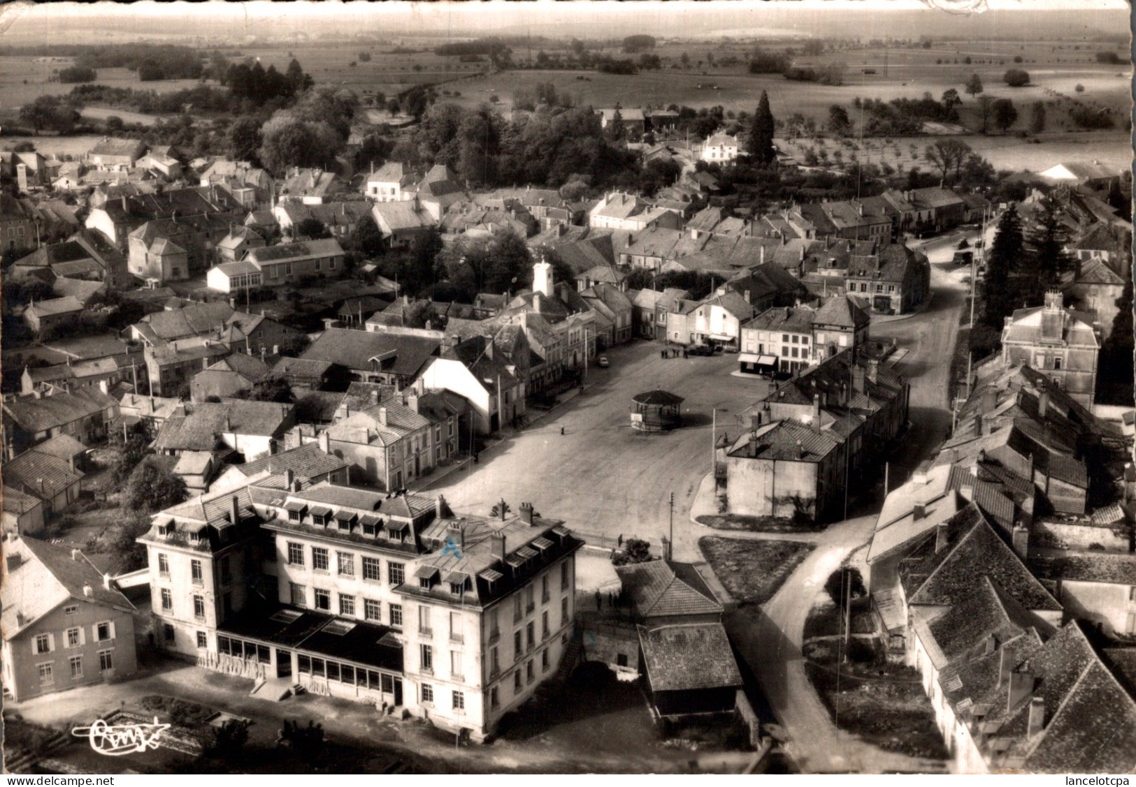 52 - FAYL BILLOT / PLACE DE L'HOTEL DE VILLE - VUE AERIENNE - Fayl-Billot