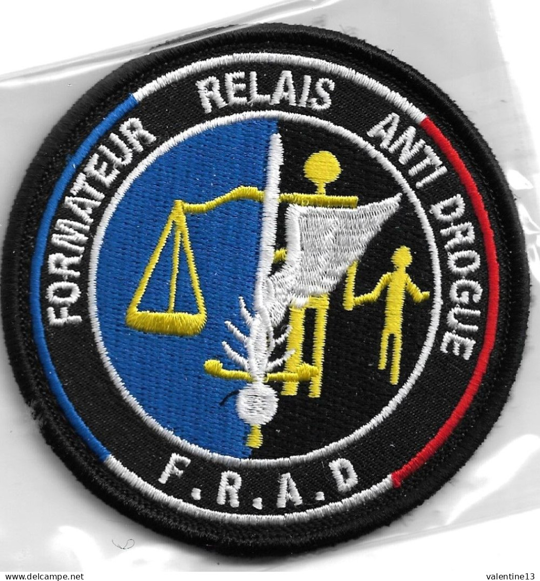 Ecusson GENDARMERIE F.R.A.D FORMATEUR RELAIS ANTI DROGUE - Polizei