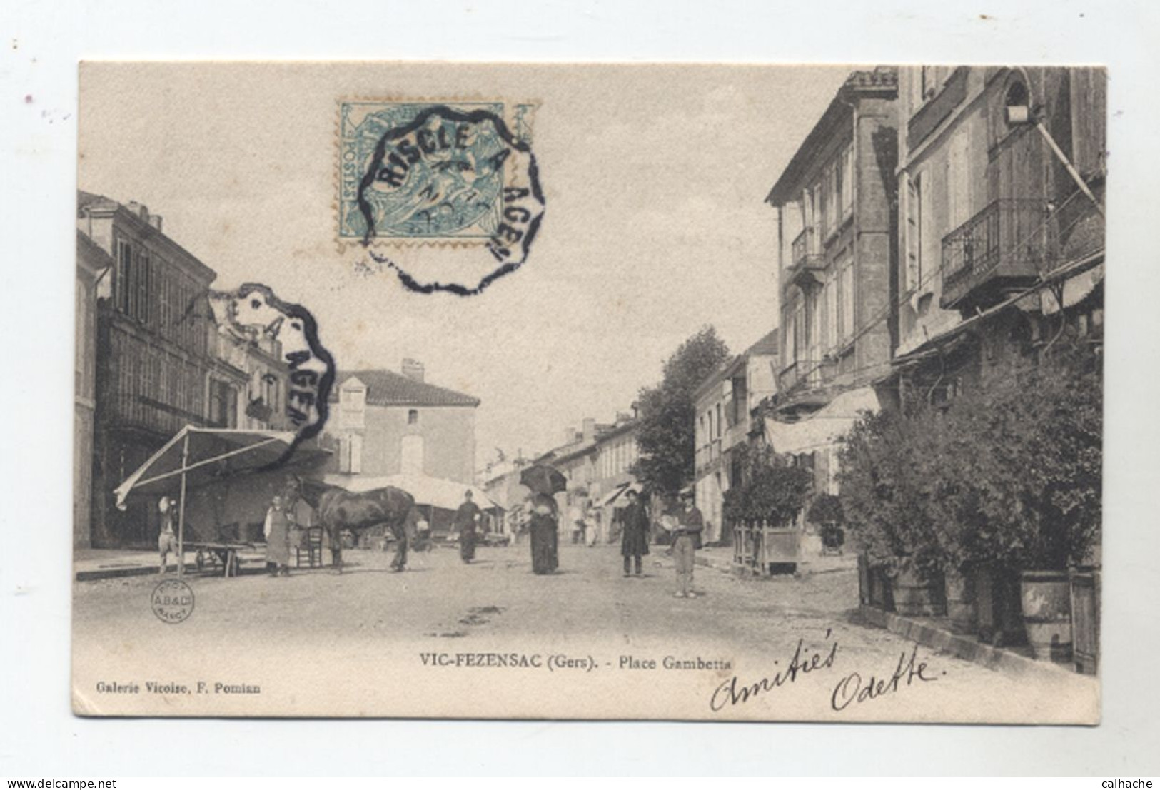 32 - VIC FEZENSAC - Place Gambetta Animée En 1900-04 - Métier Itinérant Maréchal-ferrant- - Vic-Fezensac