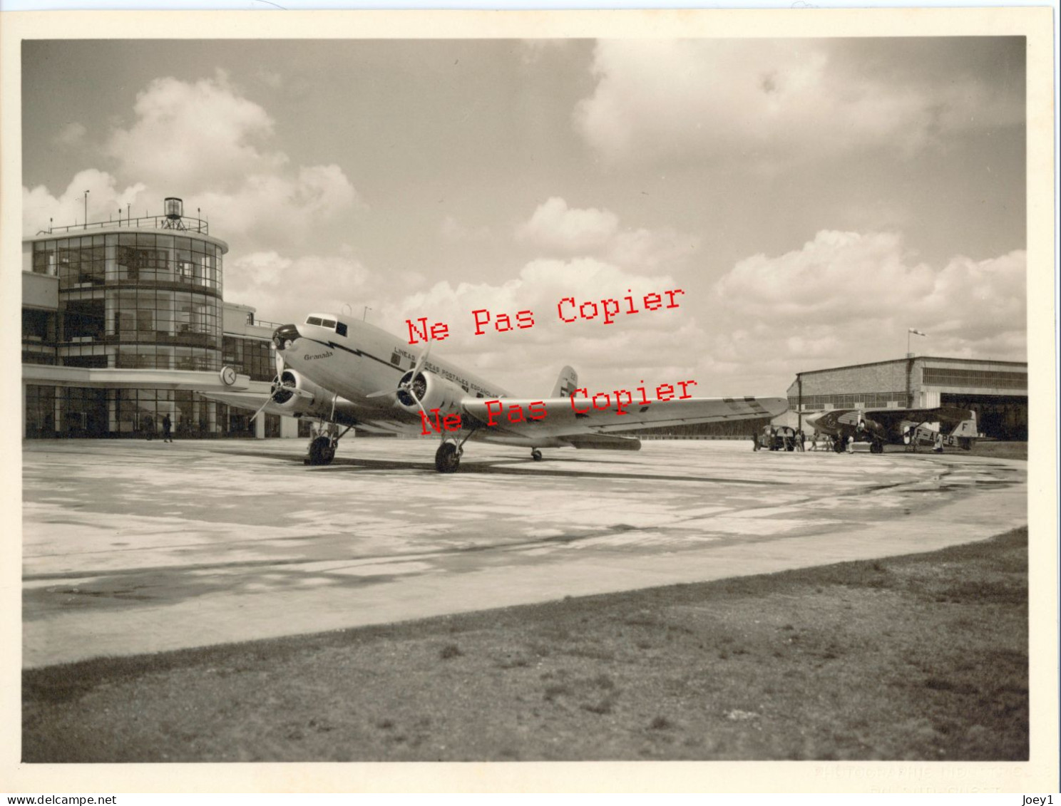 Photo Avion Douglas DC2 Sur Aéroport Bordeaux Mérignac Avant Le Bombardement De 1940,format 22/17 - Luchtvaart