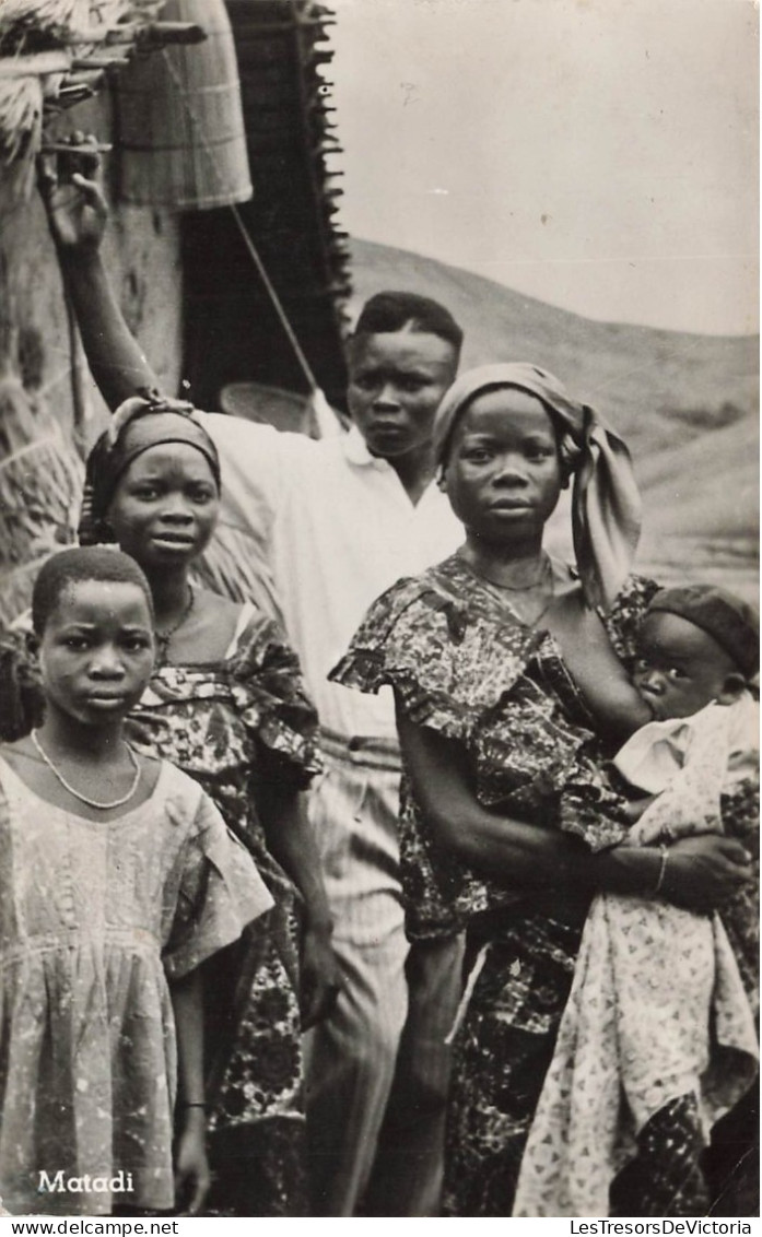 CONGO BELGE - Une Belle Famille Au Village Noir De Matadi - Carte Postale - Congo Belga