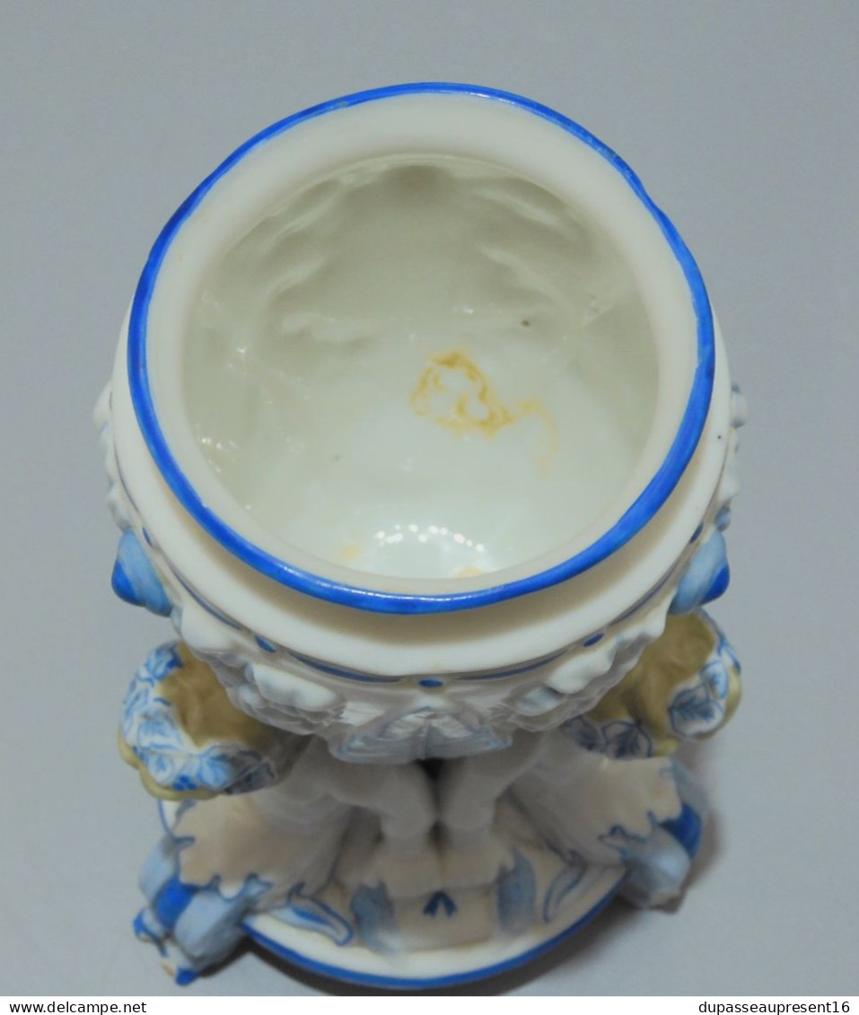 -JOLI ANCIEN VASE PORCELAINE KPM MANUFACTURE ROYALE De PORCELAINE De BERLIN      E - KPM (DEU)