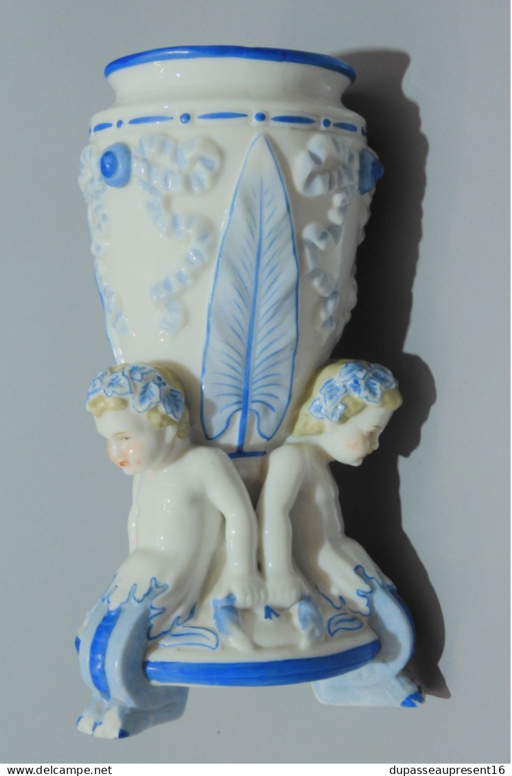 -JOLI ANCIEN VASE PORCELAINE KPM MANUFACTURE ROYALE de PORCELAINE de BERLIN      E