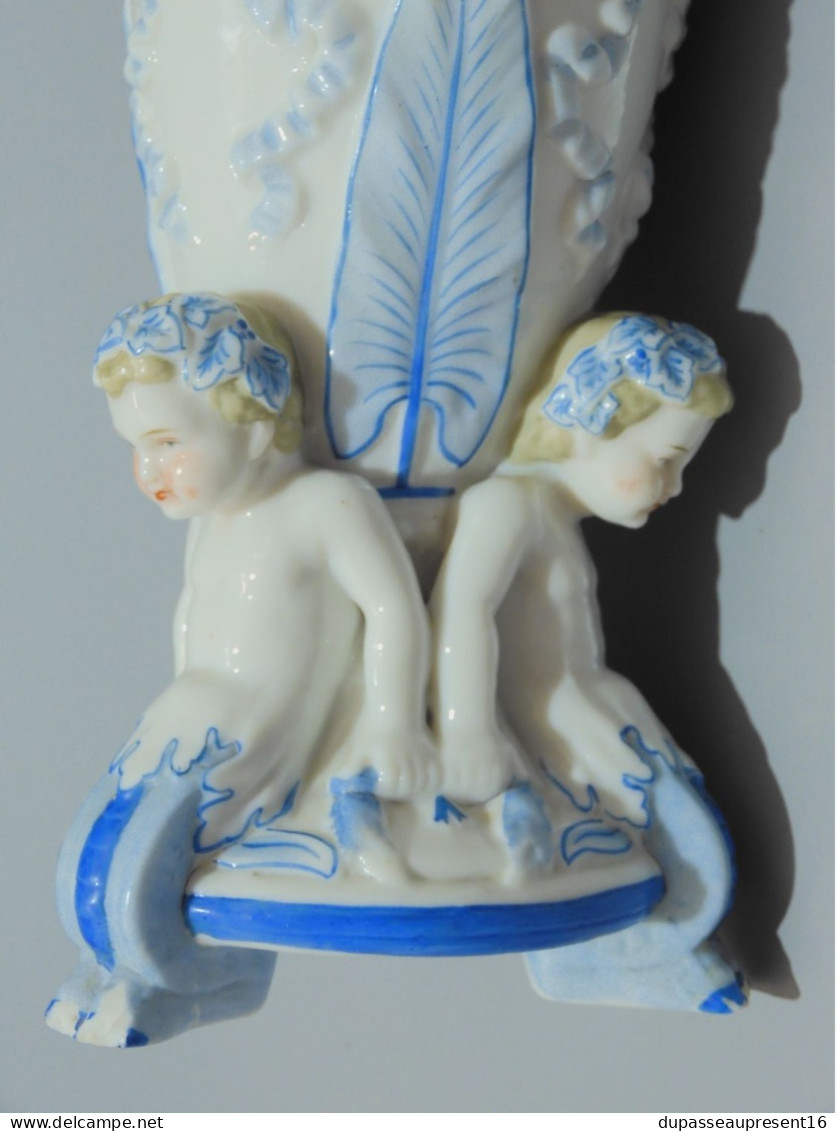 -JOLI ANCIEN VASE PORCELAINE KPM MANUFACTURE ROYALE de PORCELAINE de BERLIN      E