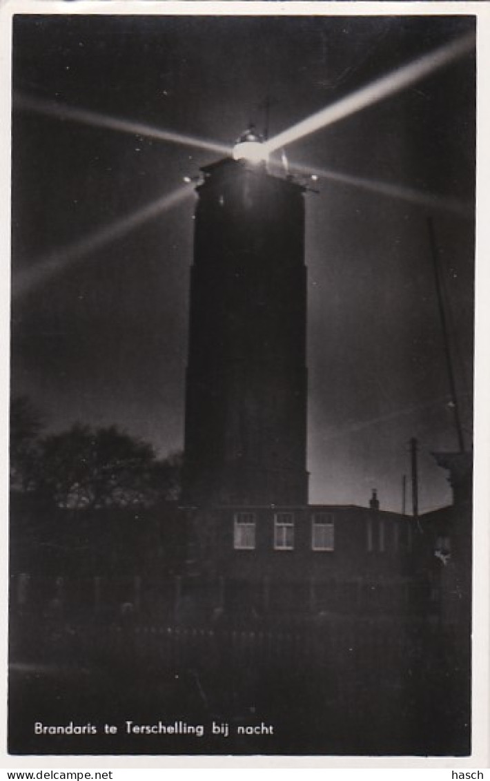 252758Brandaris Te Terschelling Bij Nacht.(FOTO KAART)(zie Hoeken, Rechtsboven Een Lichte Vouw) - Terschelling