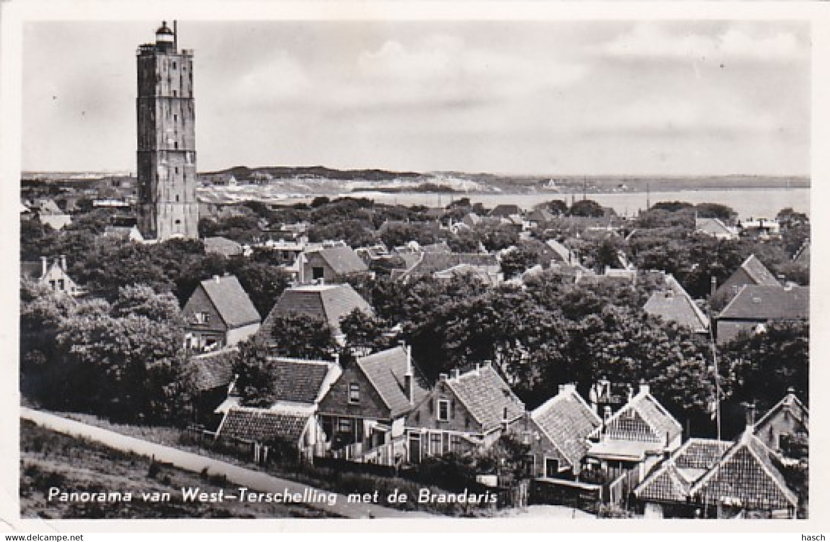 252763Panorama Van West-Terschelling Met De Brandaris.(FOTO KAART)(linksonder Een Klein Vouwtje) - Terschelling