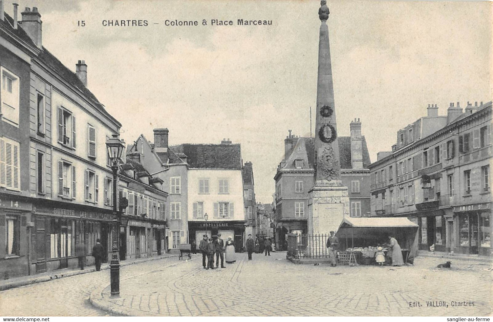 CPA 28 CHARTRES / COLONNE ET PLACE MARCEAU / Cliché Pas Courant - Chartres
