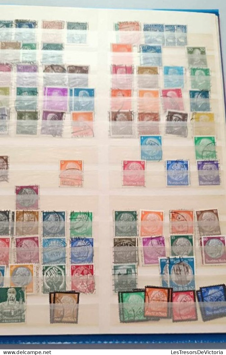 Album de timbres allemands neufs et oblitéré dans un album à glissière