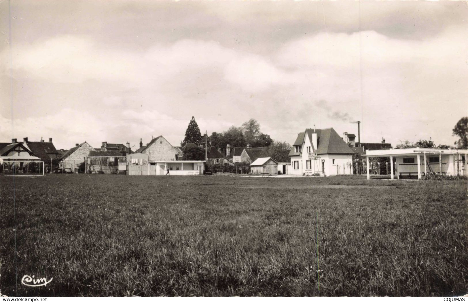 61 - LE MESLES SUR SARTHE _S26748_ Le Stade - CPSM 14x9 Cm - Le Mêle-sur-Sarthe