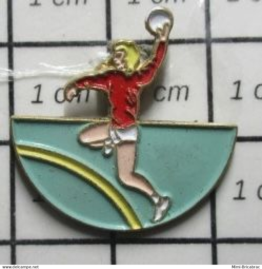 713H Pin's Pins : BEAU ET RARE : SPORTS / HANDBALL MASCULIN OU FEMININ - Pallamano