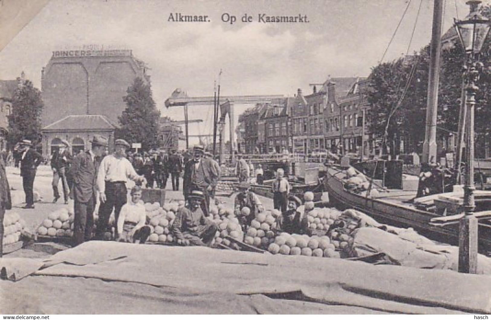 256683Alkmaar,  Op De Kaasmarkt-1926 (linksboven Plakband) - Alkmaar