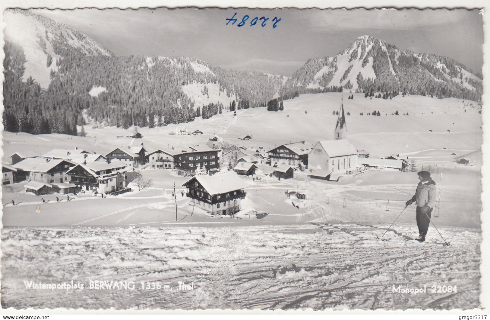 E5042) BERWANG - Ausserfern Tirol - Verschneite Häuser Mit Kirche U. Skifahrer Im Vordergrund - Berwang