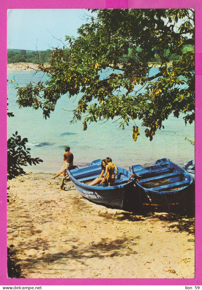 309174 / Summer In Bulgaria - Boats On The Shore Two Women And A Boy PC 1989 Albena USED 8St. Old And New Telegraph  - Posta