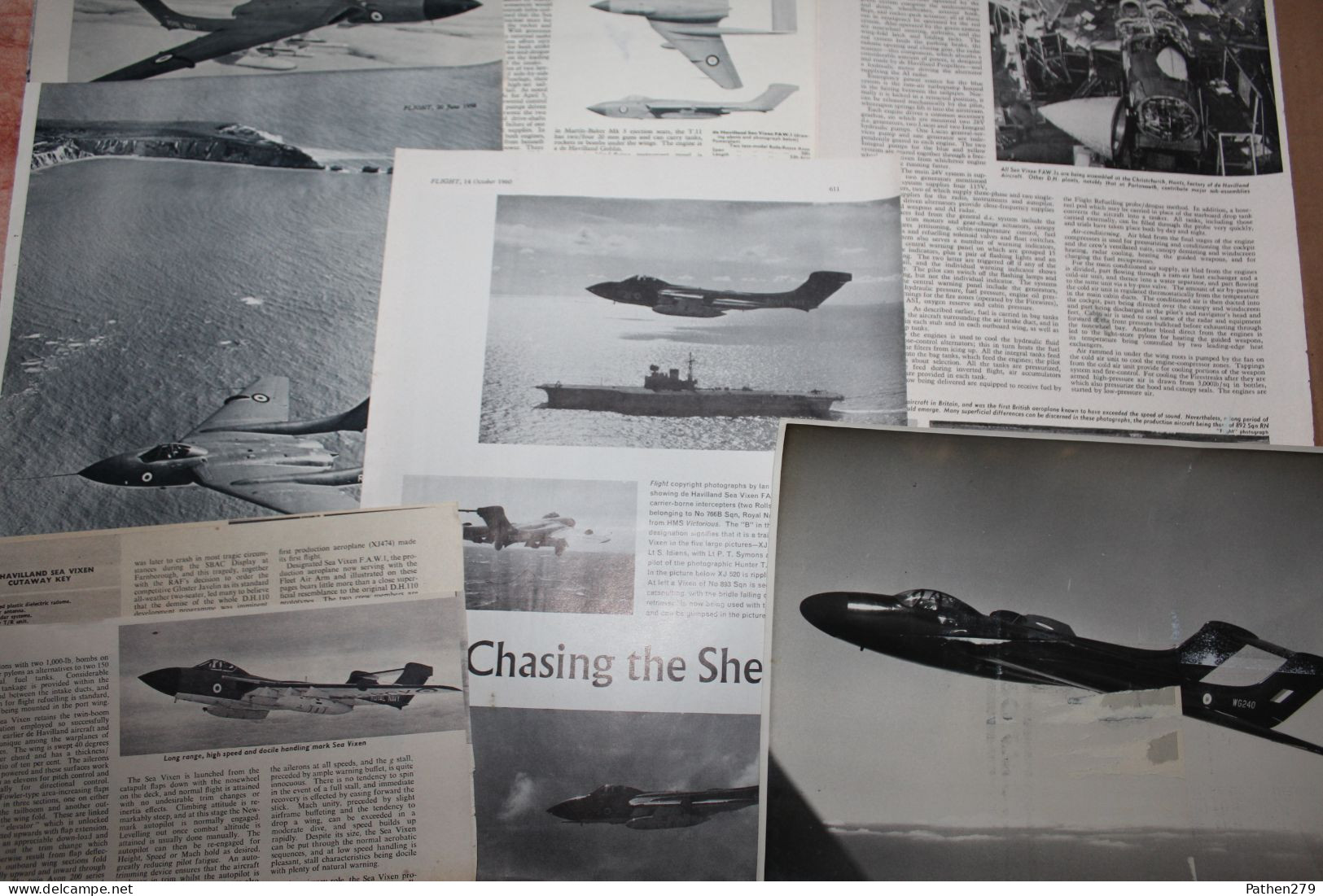 Lot de 330g d'anciennes coupures de presse et photos de l'aéronef britannique De Havilland DH-110 "Sea Vixen"