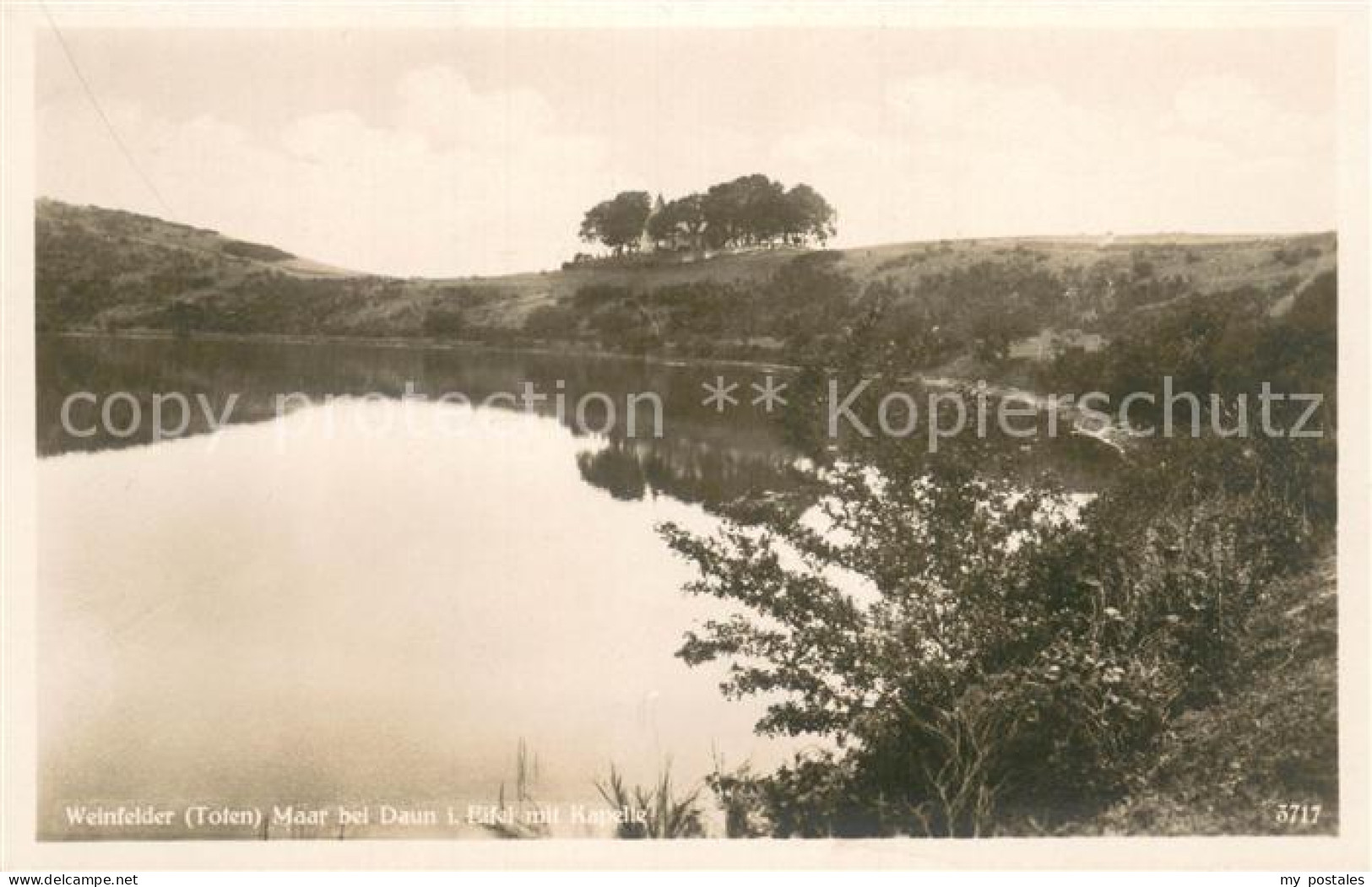 73695535 Daun Eifel Weinfelder (Toten) Maar Mit Kapelle Daun Eifel - Daun