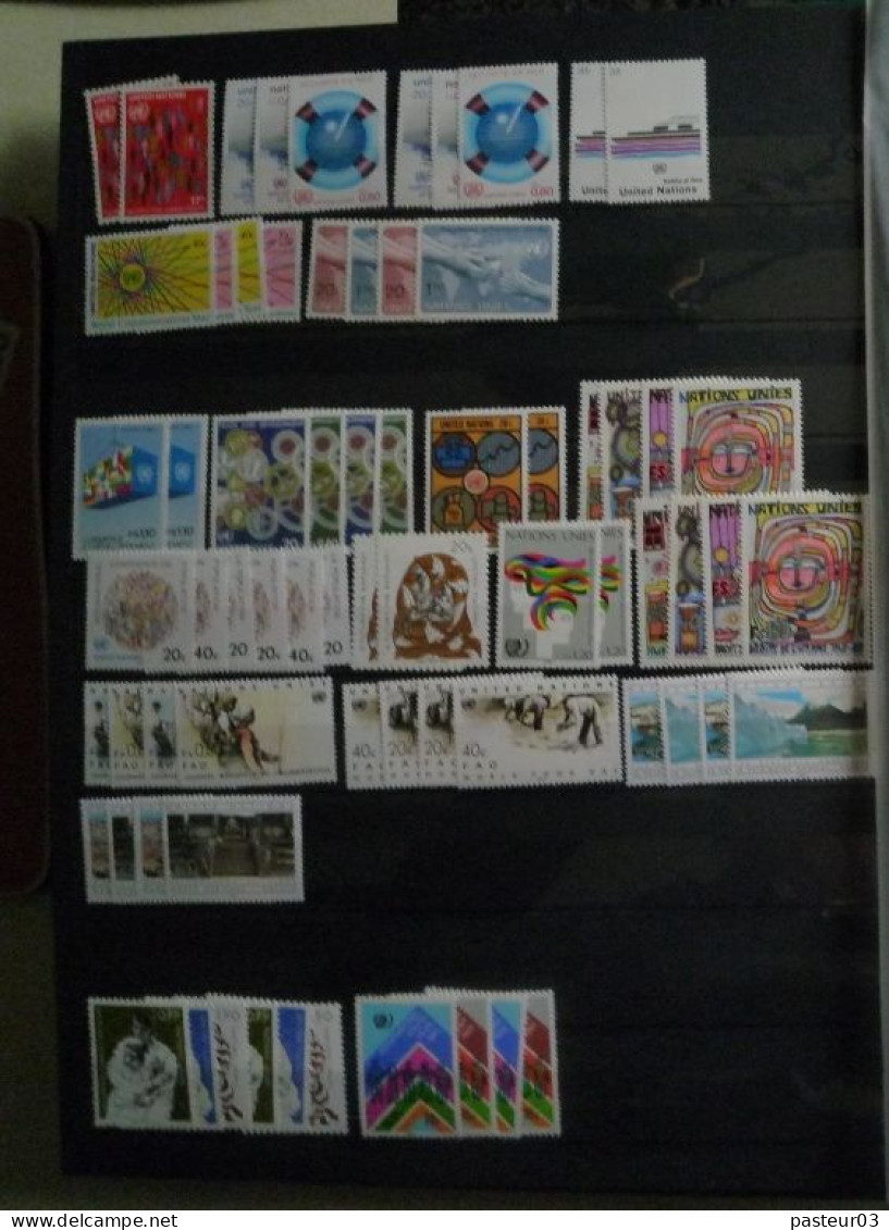Nations Unies Collection nombre important de timbres et blocs et  plus 32 feuillets drapeaux N° 2