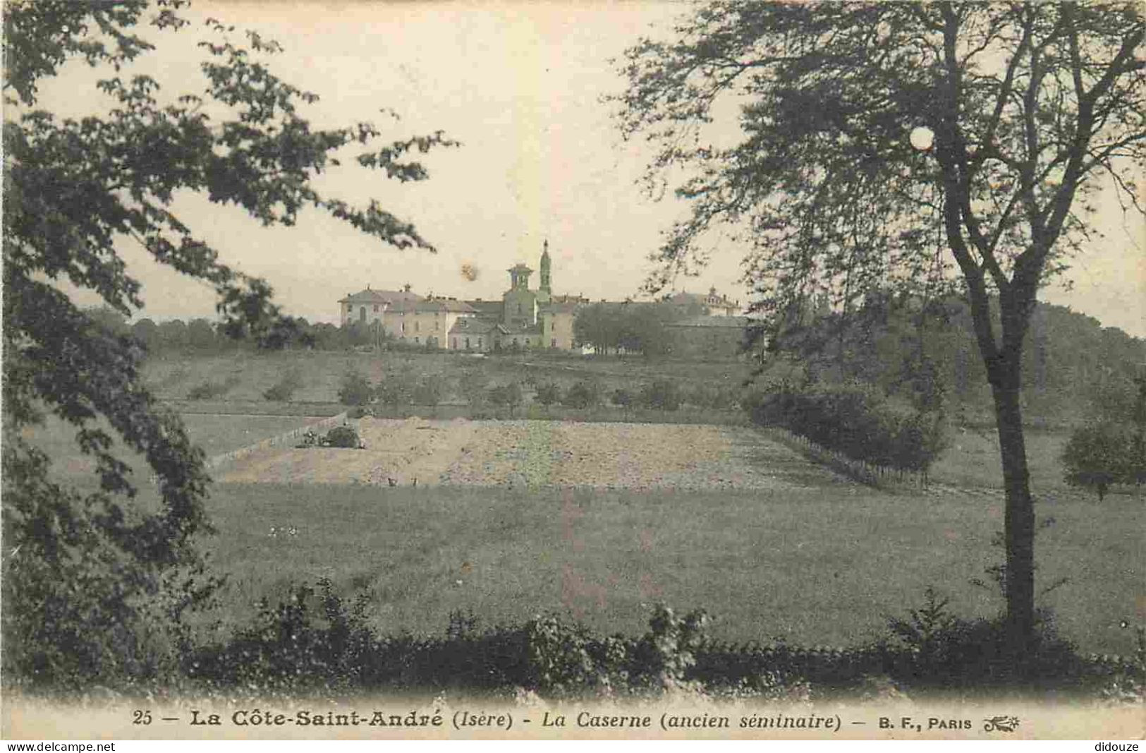 38 - La Cote Saint André - La Caserne - Ancien Séminaire - CPA - Voir Scans Recto-Verso - La Côte-Saint-André