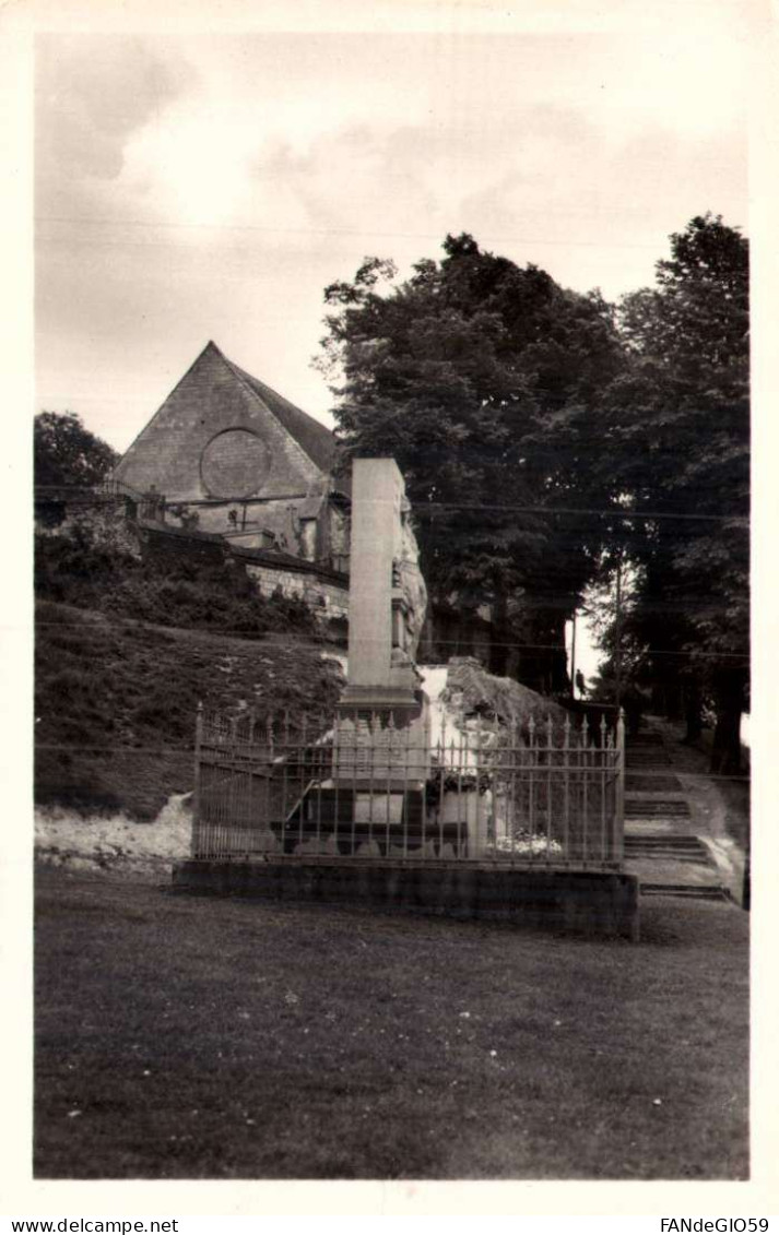 62 - HOUDAIN / LE MONUMENT AUX MORTSy Le Monument Aux Morts /// 39 - Houdain