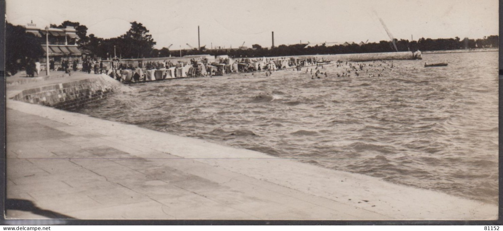 Mne De DULAC 1F50 Groseille Y.et.T.691  Sur CPA De  Plage De LA ROCHELLE   1945 Animée - 1944-45 Marianne Van Dulac