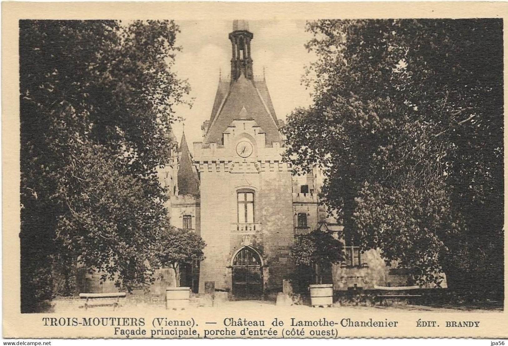 86 - LES TROIS-MOUTIERS - Cpa - Château De Lamothe-Chandenier - Façade Principale Porche D'entrée Côté Ouest - Les Trois Moutiers