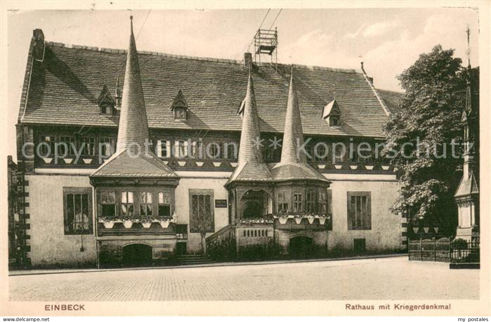 73693197 Einbeck Niedersachsen Rathaus Mit Kriegerdenkmal Einbeck Niedersachsen - Einbeck