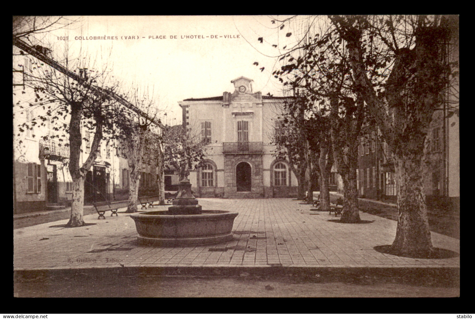 83 - COLLOBRIERES - PLACE DE L'HOTEL DE VILLE - Collobrieres