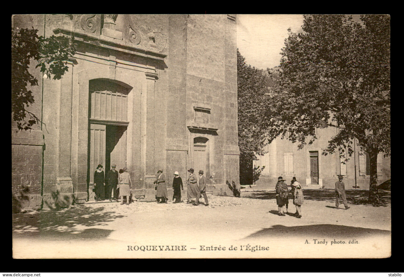 13 - ROQUEVAIRE - ENTREE DE L'EGLISE - Roquevaire