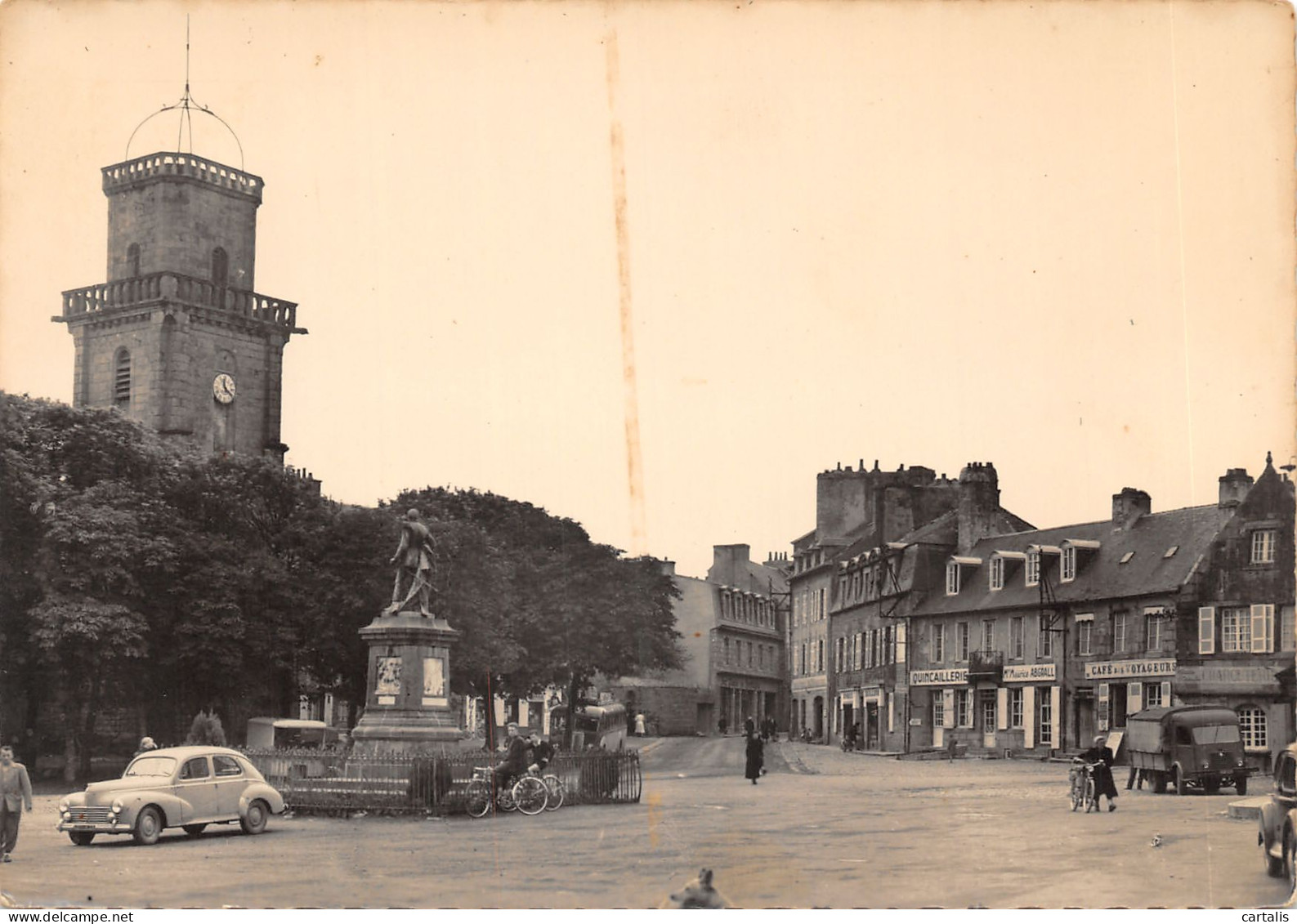 29-LESNEVEN-PLACE DE L EGLISE-N°615-D/0229 - Lesneven