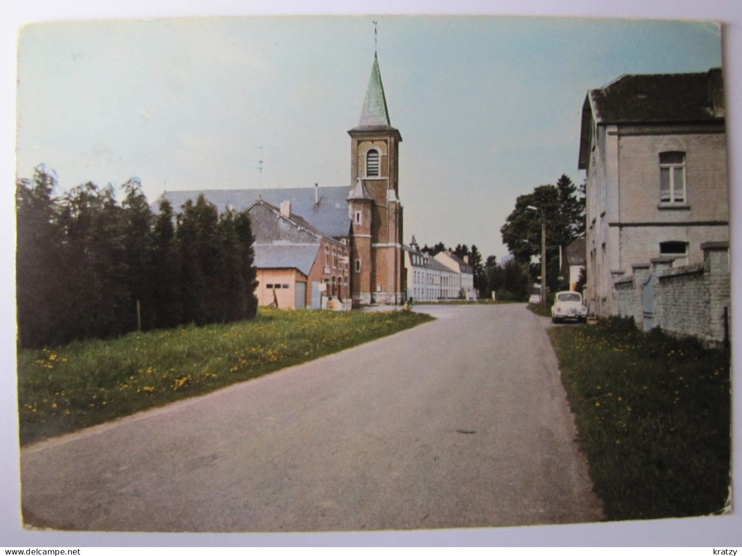 BELGIQUE - NAMUR - COUVIN - PETITE CHAPELLE - La Grand'Rue - Couvin