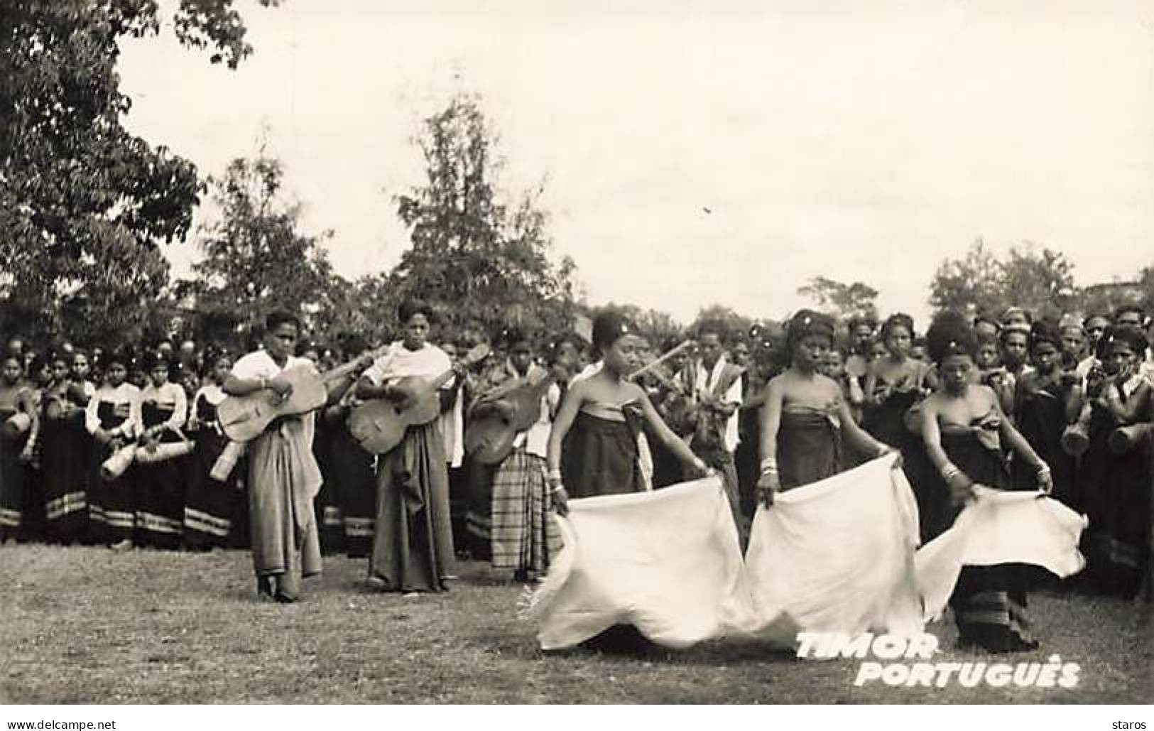 Timor Oriental - Timor Português - Dança Do Lenço Na Regiao Do Suai - Danse Du Foulard Dans La Région De Suai - Timor Orientale