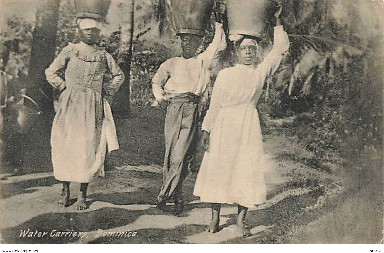 Antilles - Dominica - Water Carriers - Dominique