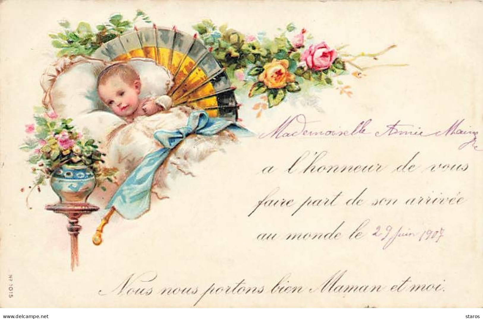 Carte Gaufrée - Naissance - ... A L'honneur De Vous Faire Part De Son Arrivée ... - Bébé Dans Un Lit - Birth