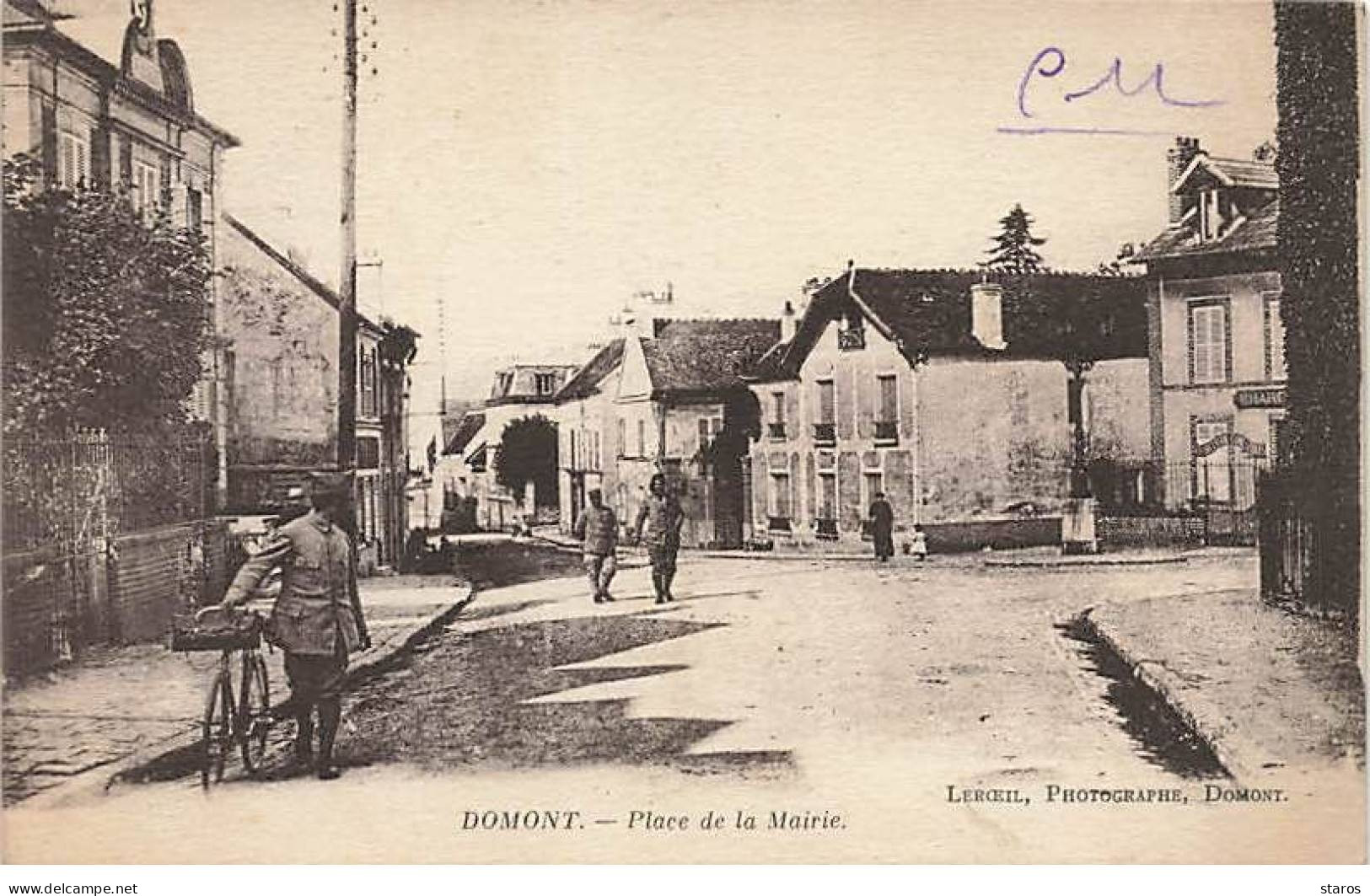 DOMONT - Place De La Mairie - Domont